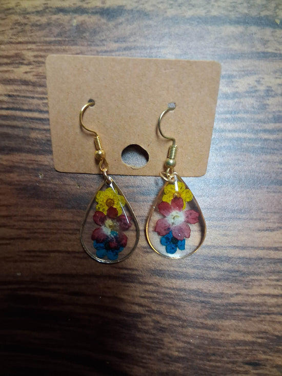 Pressed Flowers in Resin - SnazzySlothJewelers 